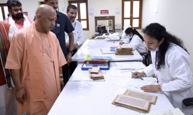 सम्पूर्णानन्द संस्कृत विश्वविद्यालय- वाराणसी पहली बार पहुंचे सीएम योगी