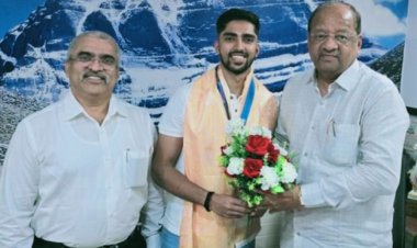 विदेश की धरती पर बैडमिंटन खिलाड़ी अक्षन का गजब का 'एक्शन' : पूर्व सांसद गोपाल शेट्टी ने किया सम्मानित