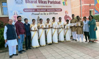 गुजरात में आयोजित हुई 'राष्ट्रीय समूह गीत प्रतियोगिता' :  साठे कॉलेज के विद्यार्थियों की डबल उपलब्धि!