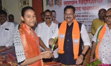 कांदिवली में आदर्श शिक्षकों और मेधावी छात्रों को सम्मानित किया गया