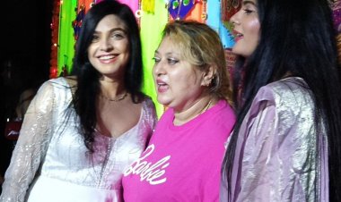 Bollywood Celebs Light Up a Star-Studded Diwali Bash Hosted by Parul Chawla and Vicky Hamid at Club Illusions !