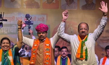 दहिसर प्रत्याशी मनीषा ताई चौधरी की चुनाव प्रचार सभा में देवेंद्र फडणवीस और गोपाल शेट्टी ने जीता नागरिकों का दिल !