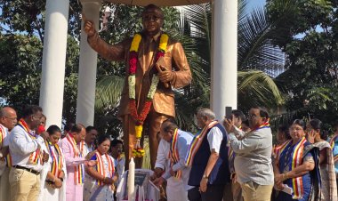 संविधान गौरव दिवस पर डॉ. बाबा साहेब आंबेडकर की प्रतिमा पर माल्यार्पण कर जनसेवक गोपाल शेट्टी ने किया नमन