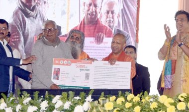 आयुष्मान वय वंदना कार्ड वितरण समारोह में पहुंचे सीएम योगी आदित्यनाथ