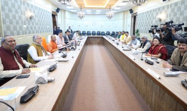 U.P.  विधानसभा अध्यक्ष की माैजूदगी मे सर्वदलीय बैठक सम्पन्न , शामिल हुए विभिन्न राजनीतिक दलों के नेता