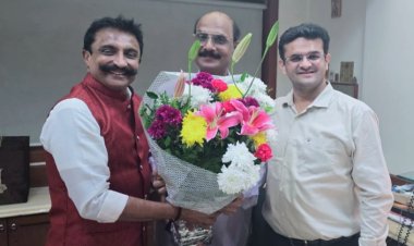 बोरीवली व्यापारी एसोसिएशन ने पत्रकार अमित मिश्रा को किया सम्मानित