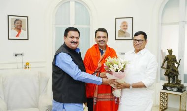 मुख्यमंत्री देवेंद्र फड़णवीस से मिले वरिष्ठ भाजपा नेता कृपाशंकर सिंह : विभिन्न सामाजिक कार्यों और जन सुविधाओं पर की चर्चा