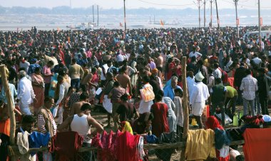 Mahakumbh 2025 : अपनों से बिछड़े अब तक 20,144 लोगों को उनके परिजनों से मिलाया गया