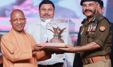 Mahakumbh 2025 में ड्यूटी देने वाले पुलिसकर्मियों को मिलेगा 'महाकुम्भ सेवा मेडल' और ₹10 हजार का विशेष बोनस : सीएम योगी आदित्यनाथ