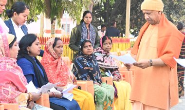 जनता दर्शन : सीएम योगी ने सुनीं 200 से अधिक लोगों की समस्याएं