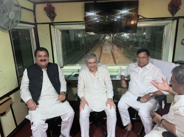 उत्तर भारत के लिए ट्रेनों की संख्या और सुविधाएं बढ़ाएं:  भाजपा नेता कृपाशंकर सिंह ने रेलमंत्री अश्विनी वैष्णव से की मांग