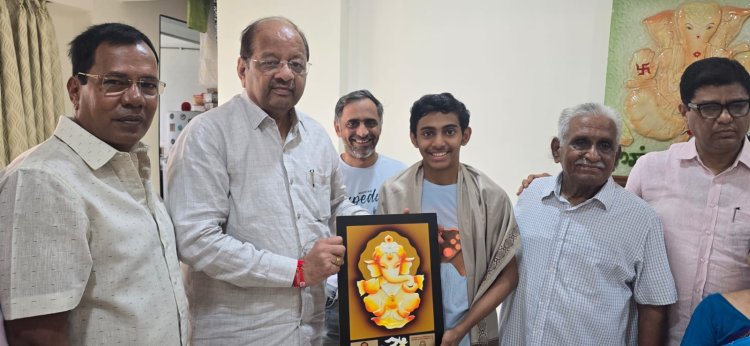 दसवीं की परीक्षा में 99.20 प्रतिशत अंक लानेवाले छात्र राजस भांगे को पूर्व सांसद गोपाल शेट्टी ने किया सम्मानित