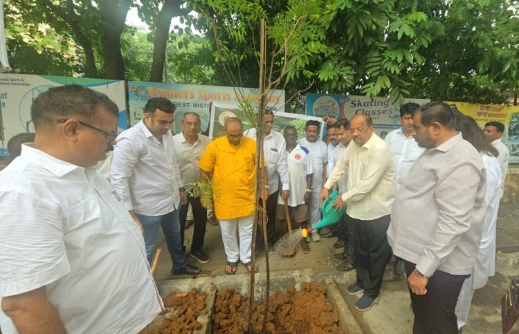 जन मित्र मंडल द्वारा बोरीवली में पौधारोपण का आयोजन