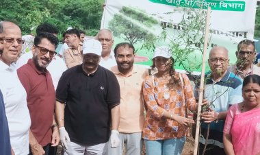 गोरेगांव की आरे कॉलोनी में "एक पेड़ शहीदों की स्मृति में"