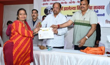 विभिन्न कम्प्यूटर कोर्स पूरा करनेवाले छात्रों को पूर्व सांसद गोपाल शेट्टी ने प्रदान किया प्रमाण-पत्र