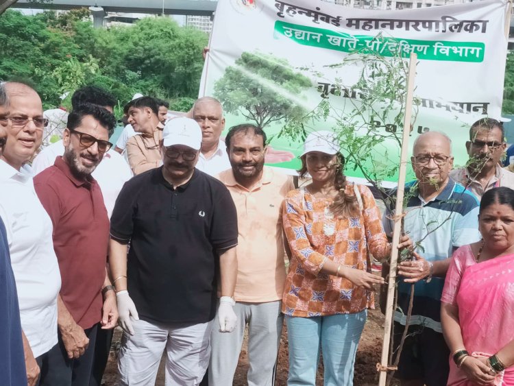 गोरेगांव की आरे कॉलोनी में "एक पेड़ शहीदों की स्मृति में"