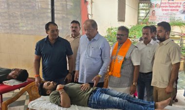 CM देवेंद्र फडणवीस के जन्मदिन पर कांदिवली में लगाया गया रक्तदान शिविर