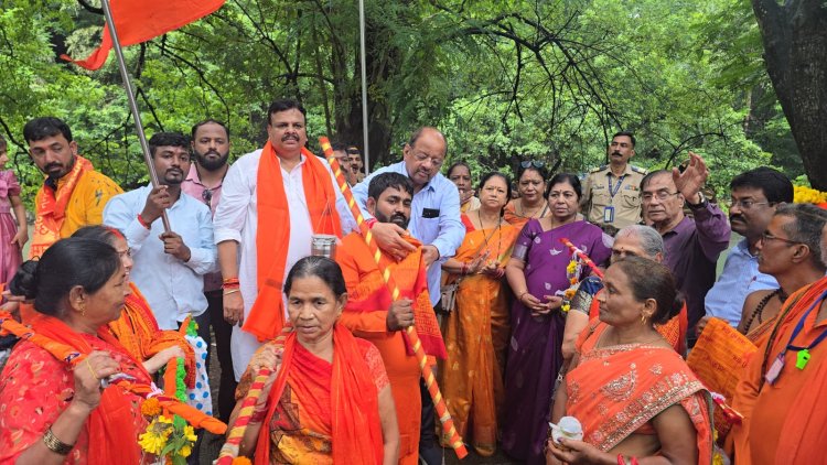 बोरीवली में आयोजित कांवड़ यात्रा में शामिल हुए पूर्व सांसद गोपाल शेट्टी