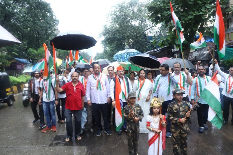 कांदिवली में तिरंगा यात्रा का आयोजन : विशाल रैली में गूंजता रहा "भारत माता की जय" का जयघोष