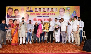 कांदिवली में दशहरा समारोह : पूर्व सांसद गोपाल शेट्टी द्वारा राष्ट्रपति के हाथों राष्ट्रीय पुरस्कार प्राप्त सुवीर नाथ को किया गया सम्मानित 