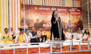 गिरगांव चौपाटी पर अखिल भारतीय विराट कवि सम्मेलन का भव्य आयोजन हुआ