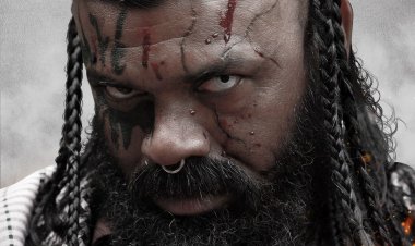 चेहऱ्यावर क्रौर्य, नजरेत दरारा! : 'पुन्हा शिवाजीराजे भोसले’ मधील सिद्धार्थ जाधवचा काळजात धडकी भरवणारा लूक !