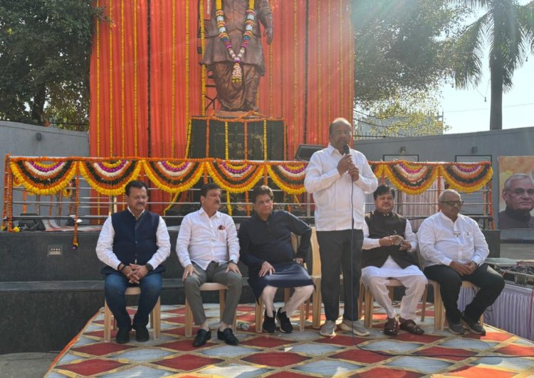 भारत रत्न अटल बिहारी वाजपेयी की जयंती पर आयोजित "पुष्पांजलि कार्यक्रम" में पूर्व सांसद गोपाल शेट्टी ने की शिरकत