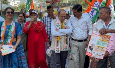  डॉ. नरेंद्र कुमार के दमदार चुनाव प्रचार और जनसंवाद से बदला वार्ड-5 का मौसम !