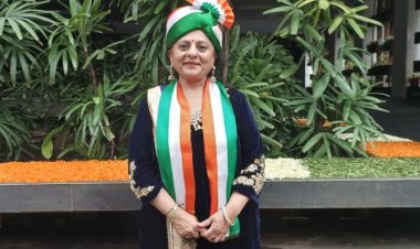 कविता : “हम सोते हैं, वो जागते हैं”