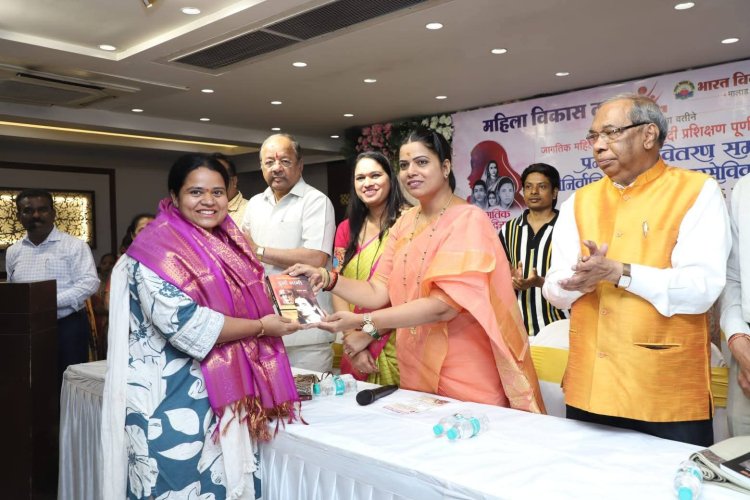 विश्व महिला दिवस पर नगरसेविका मनिषा कमलेश यादव का महापौर ने किया सत्कार