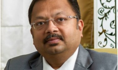 आंखों में आई-ड्रॉप्स डालने का सही तरीका बता रहे हैं नेत्र चिकित्सक डॉ. निमेष पी. मेहता...