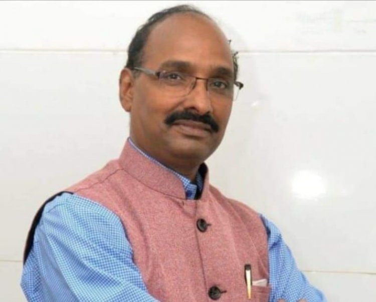 अवधी कविता "हमहूं भइल हौं पकल आम, रोज तोरी रहिया निहारी...."